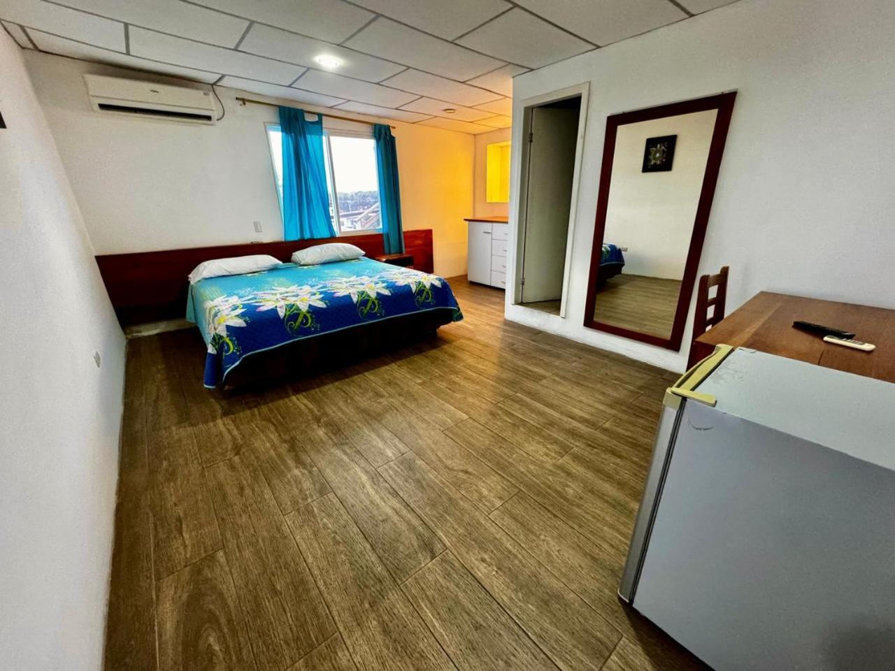 Hostal Muyuyo Puerto Ayora  Buitenkant foto