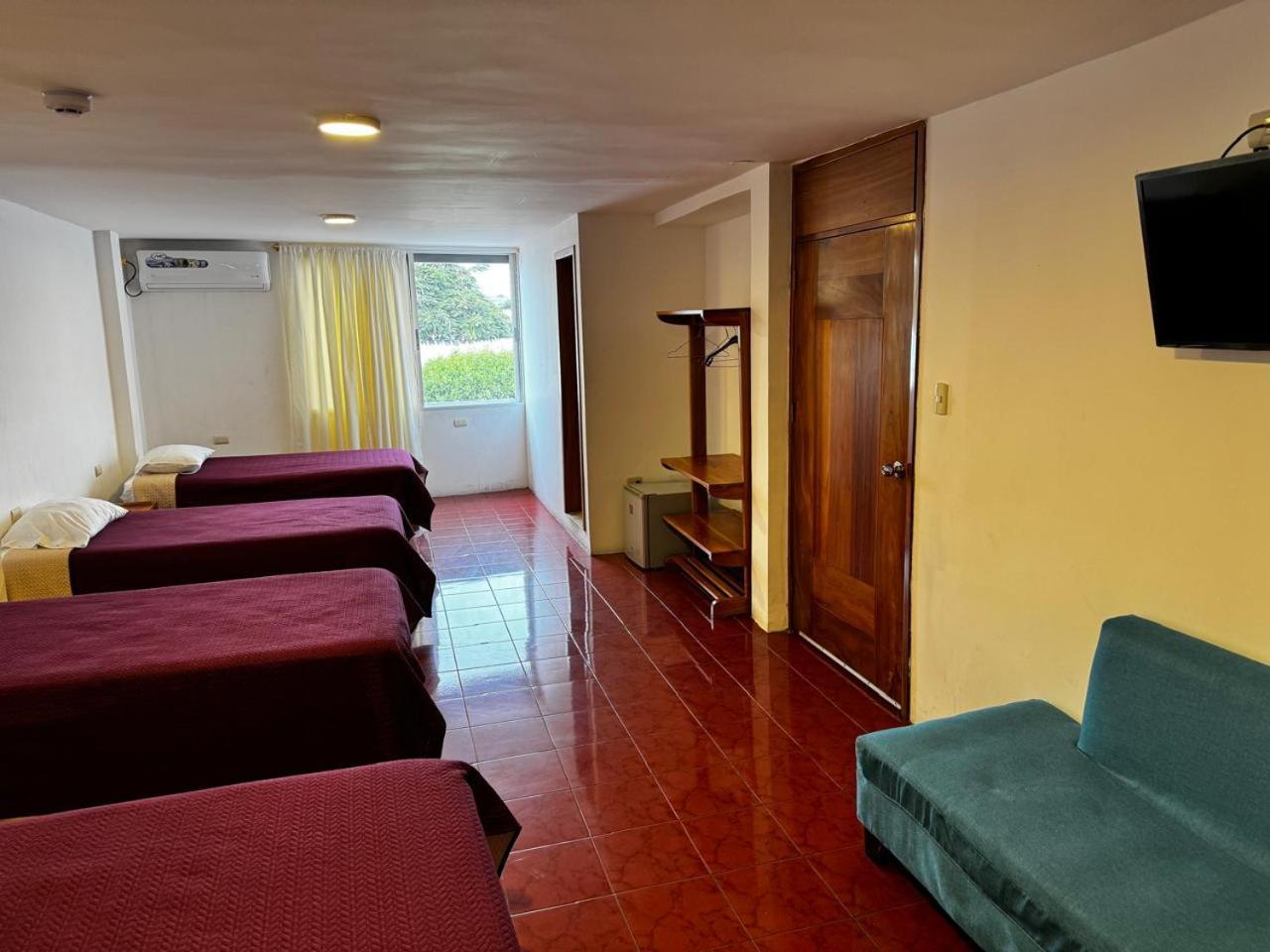 Hostal Muyuyo Puerto Ayora  Buitenkant foto