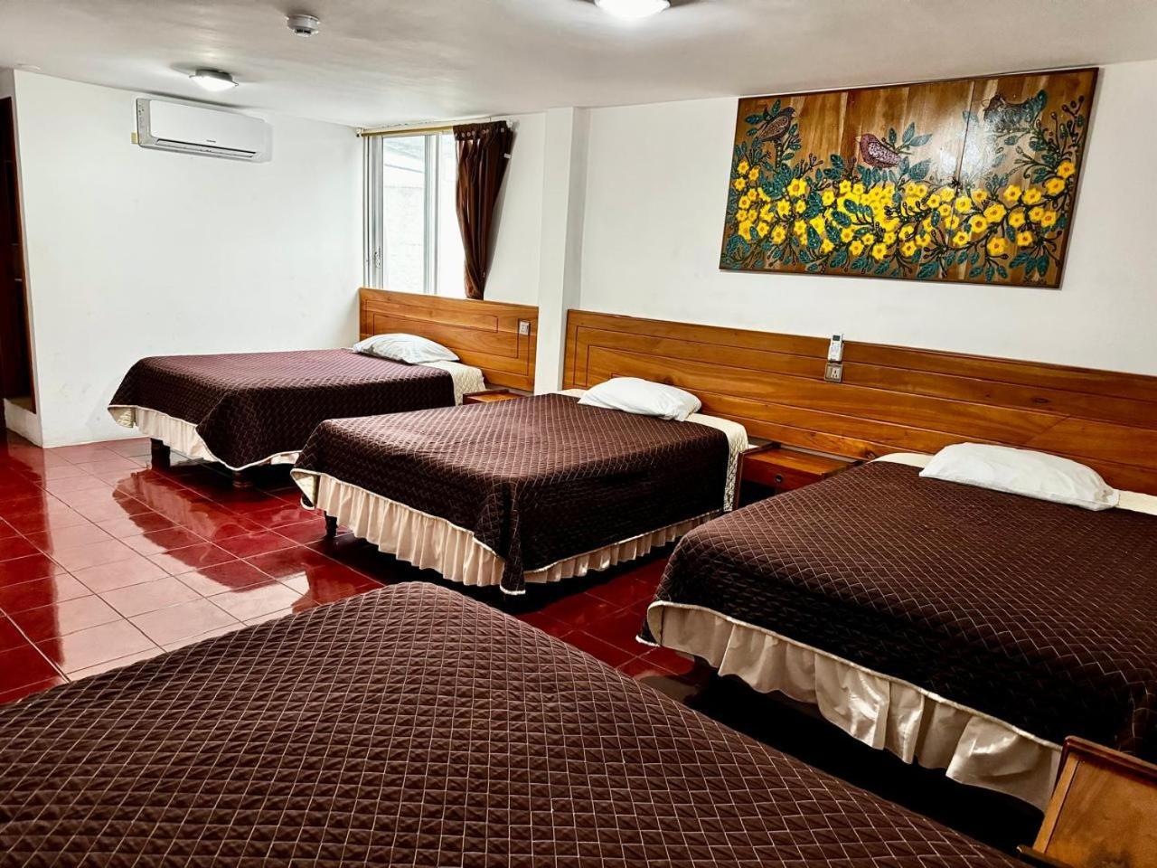 Hostal Muyuyo Puerto Ayora  Buitenkant foto