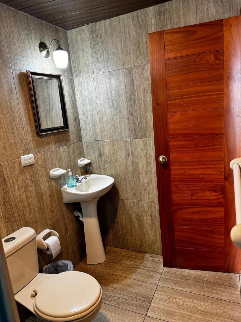 Hostal Muyuyo Puerto Ayora  Buitenkant foto