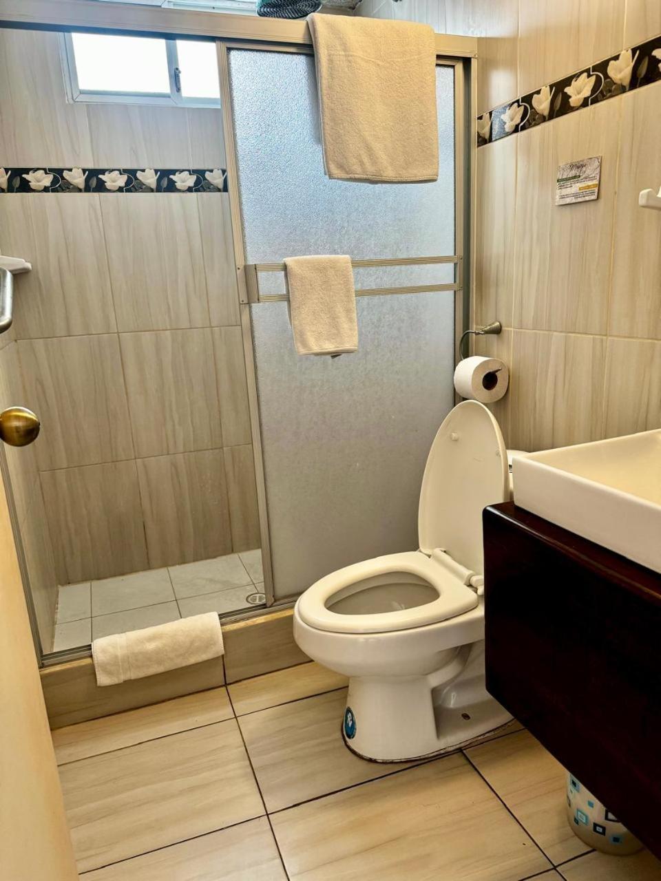 Hostal Muyuyo Puerto Ayora  Buitenkant foto